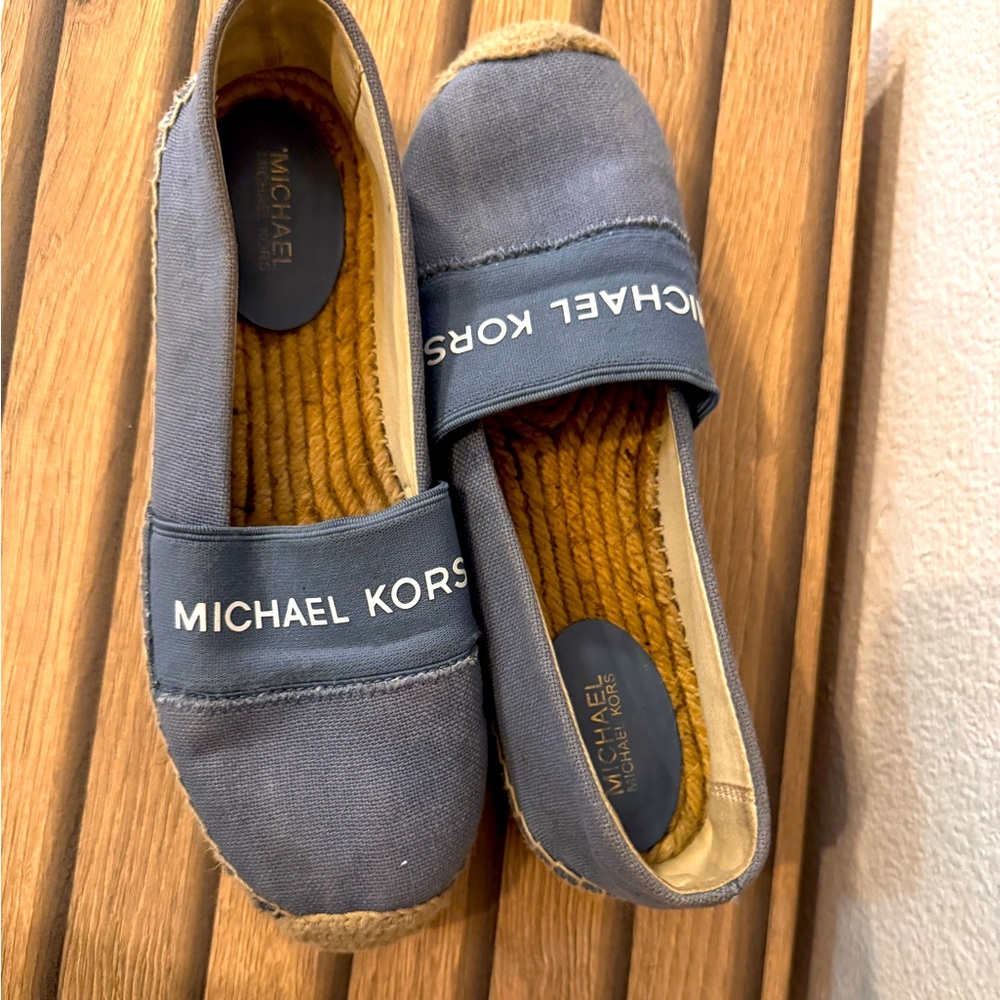 Used but still good condition MK shoes, just need to clean little bit.